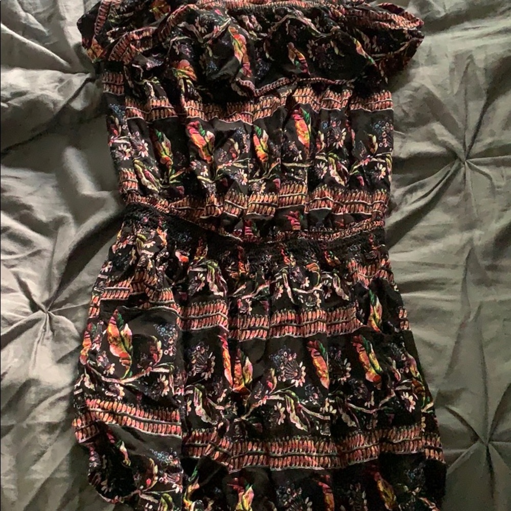 🍁 Strapless black feather pattern romper